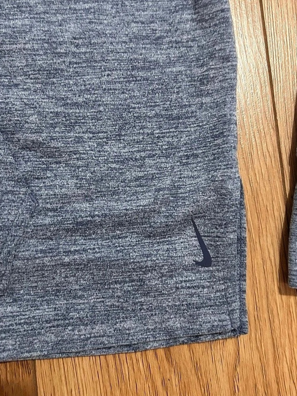 Nike Dri-FIT Gray Long Sleeve Hoodie Size Medium Like New - Picture 3 of 4